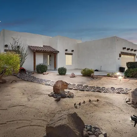 Beautiful Desert Oasis Villa With Pool