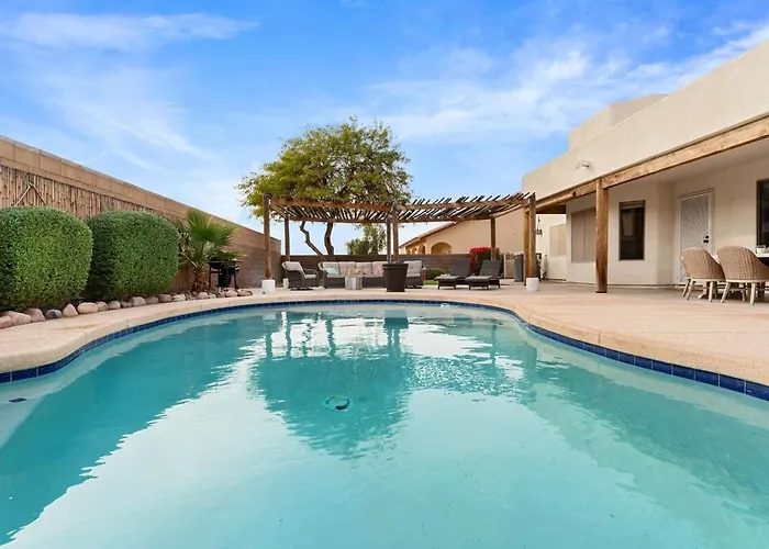 Beautiful Desert Oasis With Pool